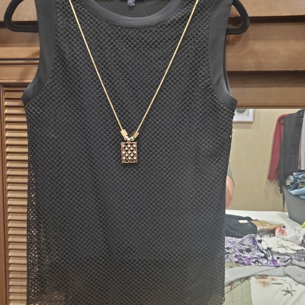 Verty mesh tank with necklace EUC